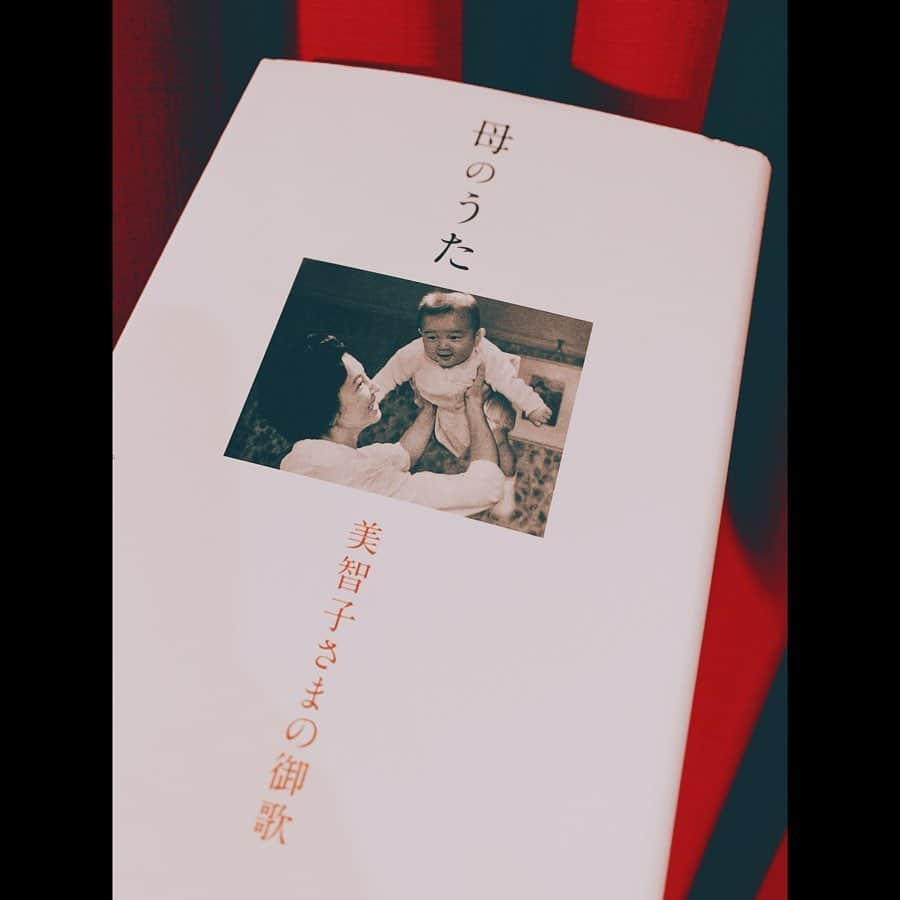 平祐奈さんのインスタグラム写真 - (平祐奈Instagram)「88の日🌹 母とパパってどっちも”88”だよね🥺 (って何を言ってんねん！🖐😅) 素敵なカーネーションケーキに一目惚れして即決。 今年は本にしました🎁 世のお母様方、ありがとう。❤️ #母の日」5月12日 13時35分 - yunataira_official