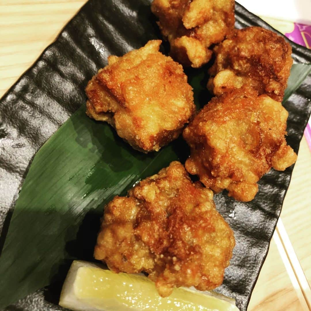 世手子さんのインスタグラム写真 - (世手子Instagram)「Live prayers in Asakusa(*⁰▿⁰*) Thank you very much for everyone comments(#^.^#) So I can do my best every day(*´꒳`*) 6/19 #世にも奇妙な夏海 #下北沢voicefactory にて主催ライブイベントに出演してくれるみんな、などなどで #決起会 ランチ(*'▽'*) #るるぶキッチン が浅草にできたということで早速行ってきました(*´ー｀*) #るるぶキッチンASAKUSAエキミセ は #スカイツリー線 #浅草駅 直結のお店(*ﾟ▽ﾟ*) 豪勢な釜飯たべましたっっ 贅沢 生うにと #いくら釜めし (〃ω〃) 美味しかった^o^ パリ #そうからあげ という #草加せんべい を作った珍しいからあげ(*´ω｀*) #白石温麺 の油麩のせも美味しかった(^^)v 土佐の生姜香る #スパイシージンジャエール も美味しかったね(^-^)v 浅草きたので #令和元年 #ライブ祈願 ということで #浅草寺 で参拝してきたよ(´∀｀*) 浅草 るるぶキッチンで検索してね（＾∇＾） Casting by @woomy.restaurant #浅草食べ歩き #浅草グルメ #浅草カフェ #浅草ランチ #浅草デート #浅草カフェ巡り #浅草なう #浅草さんぽ #浅草巡り #浅草エキミセ」5月12日 13時35分 - rojide