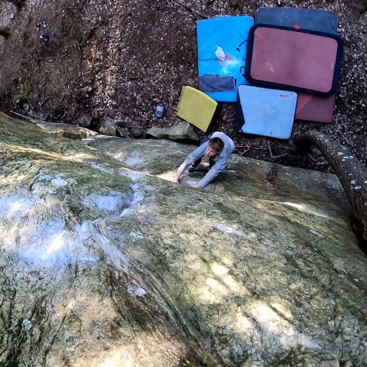 ナーレ・フッカタイバルのインスタグラム：「More freshies! Ramppikuume (8B) 📽 @markosiivinen #bouldering @blackdiamond @lasportivagram」