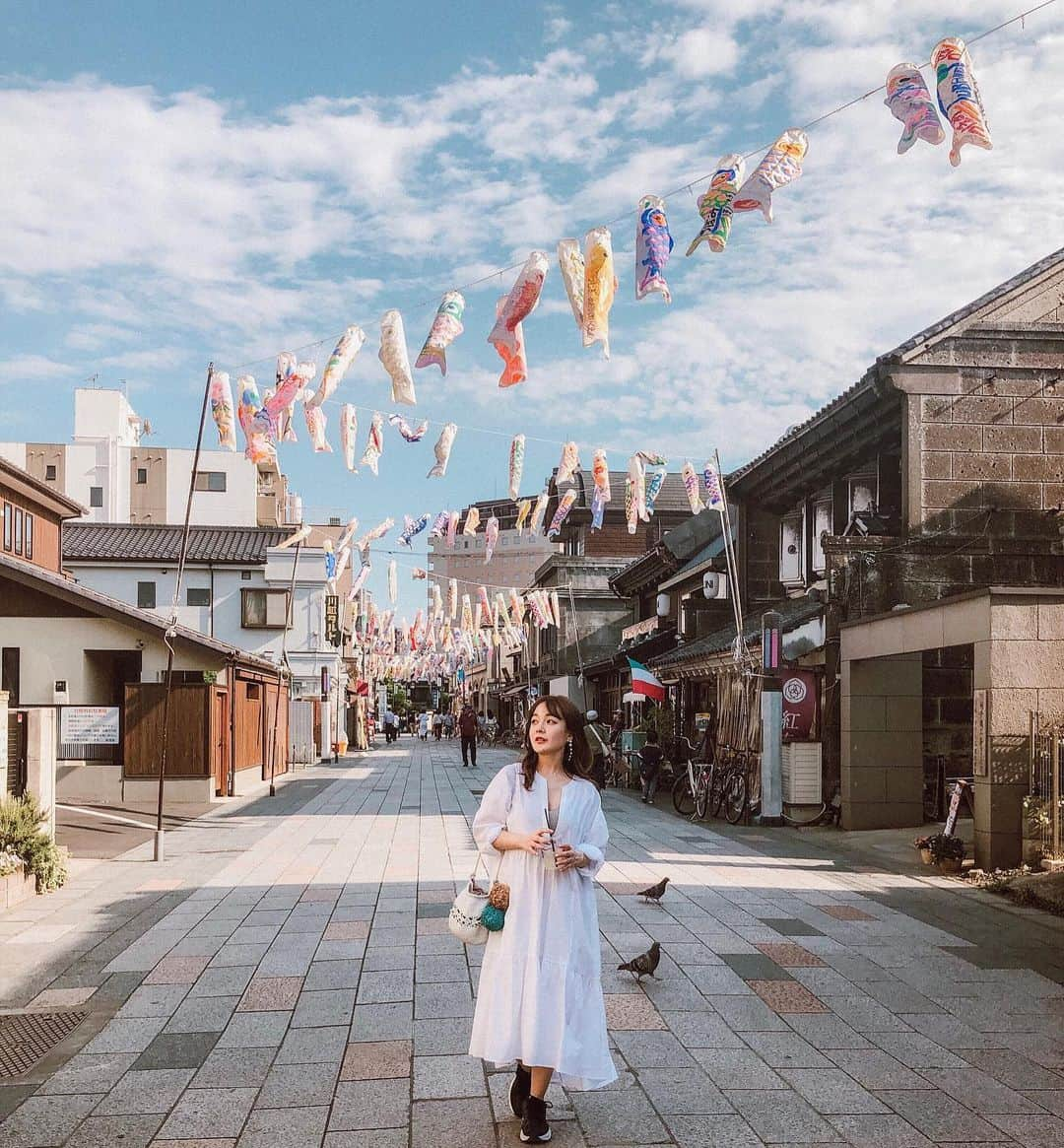 大田くるみさんのインスタグラム写真 - (大田くるみInstagram)「昨日は祖父と犬たちのお墓参りに行った後、川越へ🕊⠀ ⠀ 埼玉県生まれなので、小さい頃にはたまに川越行ってたらしいのですが記憶はあまりなく。笑⠀ ⠀ 食べ歩き出来るお菓子やアイスがいっぱい！さつまいもがいっぱい！！ だけど暑すぎてすぐバテた〜😂 もうちょっと涼しくて空いている日に、また来たいな💞⠀ ⠀ #川越 #川越食べ歩き」5月12日 13時45分 - kurumimi1113