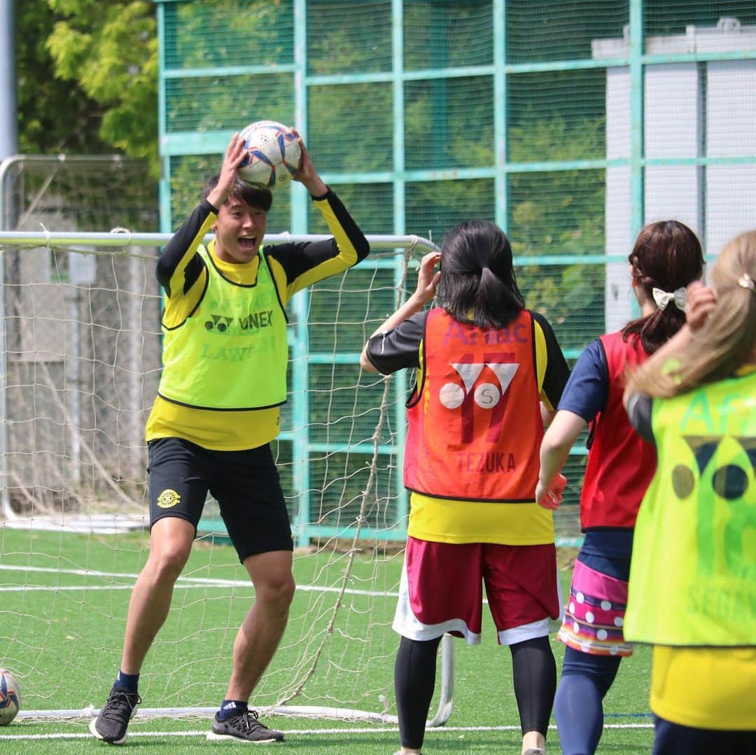 柏レイソルさんのインスタグラム写真 - (柏レイソルInstagram)「Enjoy Football⚽️💛⚽️ #レディースサッカー教室 #kashiwa #reysol」5月12日 13時53分 - kashiwareysol_official
