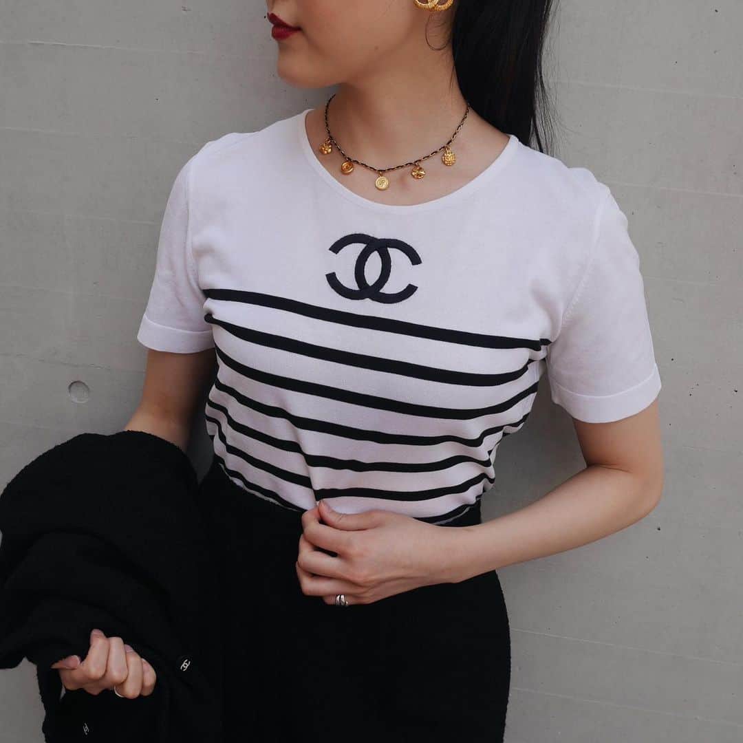 Vintage Brand Boutique AMOREさんのインスタグラム写真 - (Vintage Brand Boutique AMOREInstagram)「Vintage Chanel cotton striped T-shirt  Size 44▶︎Free Shipping Worldwide✈️ ≫≫≫ DM for more information 📩 info@amorevintagetokyo.com #AMOREvintage #AMORETOKYO #tokyo #Omotesando #Aoyama #harajuku #vintage #vintageshop #ヴィンテージ #ヴィンテージショップ #アモーレ #アモーレトーキョー #表参道 #青山 #原宿#東京 #chanel #chanelvintage #vintagechanel #ヴィンテージ #シャネル #ヴィンテージシャネル #amorewardrobe #アモーレワードローブ」5月12日 19時32分 - amore_tokyo