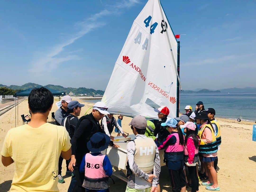 南海放送さんのインスタグラム写真 - (南海放送Instagram)「‪海と日本プロジェクトinえひめ🏝‬ ‪堀江海岸で‬ ‪ジュニアセーリング体験が‬ ‪行われています🏖✨‬ ‪いい天気で☀️セーリング日和です！‬ ‪ちなみに今年初の海😊嬉しい😆💕‬ ‪（リポーター玉岡梨那）‬ ‪#セーリング‬ ‪#海と日本‬ ‪#日本財団‬ #海  #海が好きな人と繋がりたい  #海釣り  #海のある生活」5月12日 14時12分 - nankaihoso_rnb