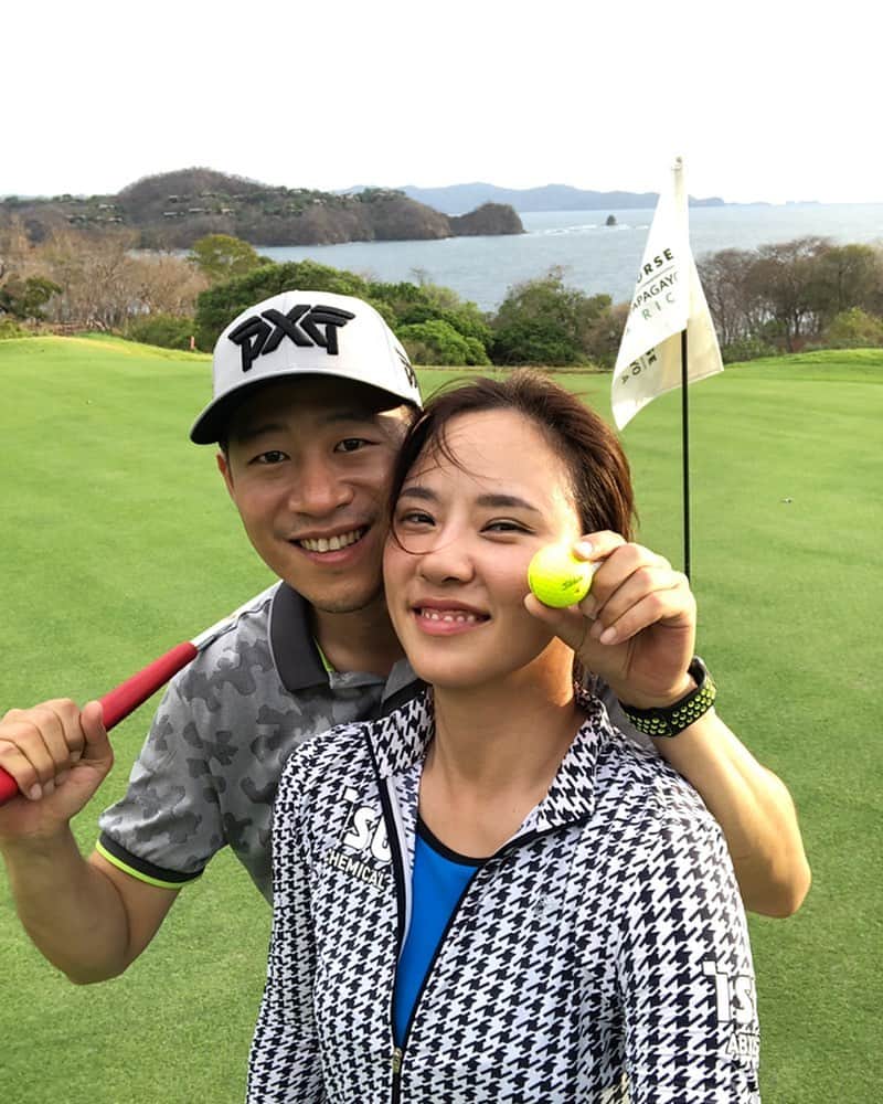 のインスタグラム：「Still play golf during the vacation lol 😝」
