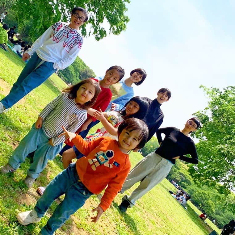 山口尚美のインスタグラム：「代々木公園で久々にピクニック🌿🍱🌈 スミス監督とさくらちゃんが来てくれたよ💓 天気も良く最高日和☀️❣️」