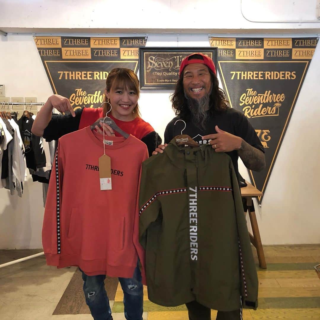 のインスタグラム：「73R 2019 AUTUMN WINTER COLLECTION🧡  行ってきました😎素敵な洋服ばかりでしたっ😍  73R是非チェックしてみてください٩( 'ω' )و✨↓↓ https://www.73-r.com/  #73r #7three #clothes #apparel #shop #surf #surfbrand #cool #cute #recommended #favorite #アパレル #洋服 #サーフブランド #お店」