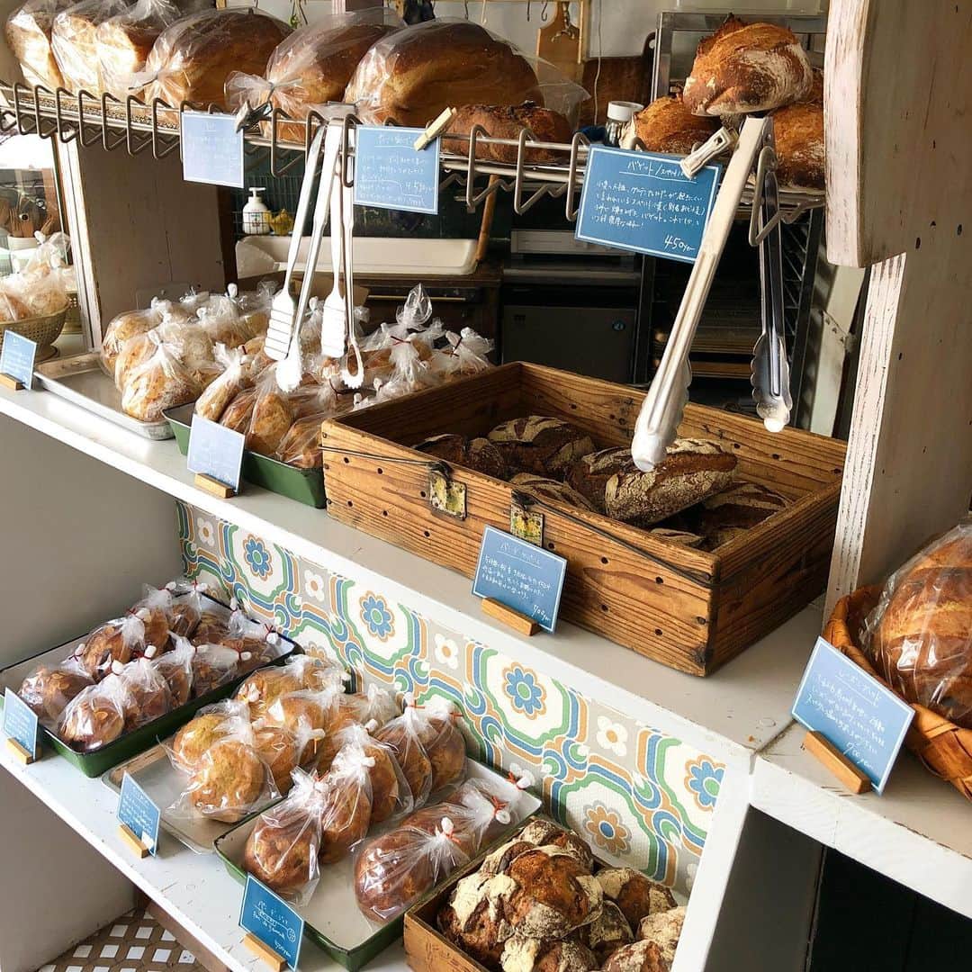 CHIPPRUSONのインスタグラム：「本日もopenしております🥖🍞まだパンたくさんございます。皆さまのご来店お待ちしております🎵」