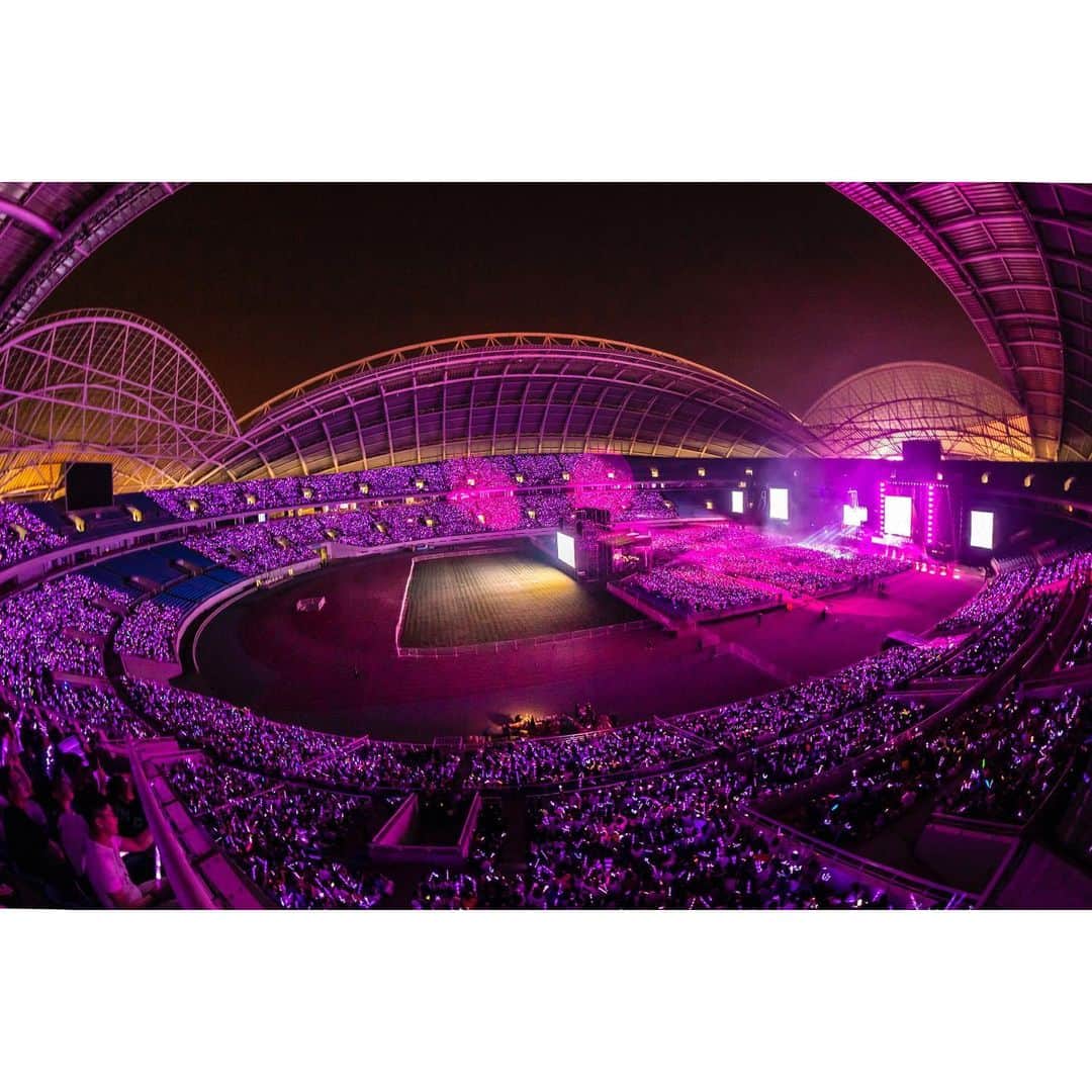 林俊傑さんのインスタグラム写真 - (林俊傑Instagram)「Sanctuary 2.0 Show 43 Shenyang, 42000 lit up the purple sky! 「聖所2.0」43•瀋陽 “俺賊拉稀罕你!” #sanctuaryworldtour」5月12日 14時36分 - jjlin