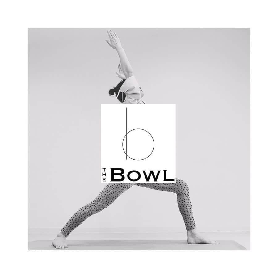 y1735kのインスタグラム：「今までイベント企画で行われていた  @thebowl_organic  のヨガクラスがより身近に日常的に受けて頂けるクラスとしてスタートします。 ・ 「もっとヨガをデイリーに」 —The Better choice for the Best life. ・ 【Refill Yoga】 ヨガをデイリーに続けることで五感が研ぎ澄まされ、人生が豊かになることでしょう。THE Bでは心身にエネルギーを充填し、循環させるYogaを毎日ご用意致します。 ・・・・・・・・・・・・・・・ ①今後はアプリから予約頂く形になります。 2枚目 写真の QRコードを読み取っていただきますとアプリが取得できます。 ・ ②3枚目写真  yogaclassの所より スケジュールが確認でき、お好みのインストラクター、クラスをお選びできます。 ▼Schedule（アプリ内よりご確認、ご予約可能です。） 毎朝8-9am (※日9-10am)  水-土 7:30-8:30pm ※マット完備 。レンタル無料です✔️ ▼Plan ⑴マンスリー会員: 初期限定価格! 10,000yen(飲食常時20%off!) ⑵4回チケット: 10,000yen (3ヶ月有効) (ヨガ後限定食事10%off!) ⑶ドロップイン: 3,000yen (ヨガ後限定食事10%off!) ・・・・・・・・・・・・・・・・・ 私もイレギュラーとして、今後もレッスン担当させて頂きます。今後 7月までの私の担当予定日です↓ ・ 6月23日（日）9:00〜10:00  7月7日（日）  9:00〜10:00 ・ 平日、土日 とレッスンが開催され、レッスン内容もインストラクターさんによって様々です！ ・ 是非アプリの方からスケジュール 確認頂けますと幸いです。 ・ #yoga #morningyoga #朝活 #表参道 #青山」