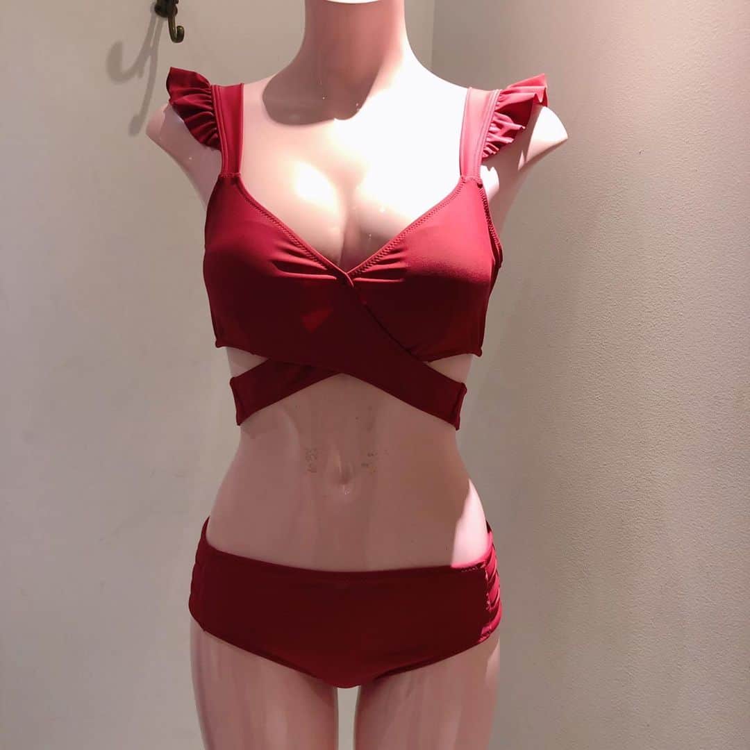 Ravijour札幌4丁目プラザ店のインスタグラム：「#onsale  フリルリボンビキニセット👙🎀 ¥12.900+tax  詳しくはBLOG書きました！ TOPのURLから飛んでください✈︎ #ravijour  #ravijourstaff  #ravijoursapporo  #ravijour_official  #ラヴィジュール」