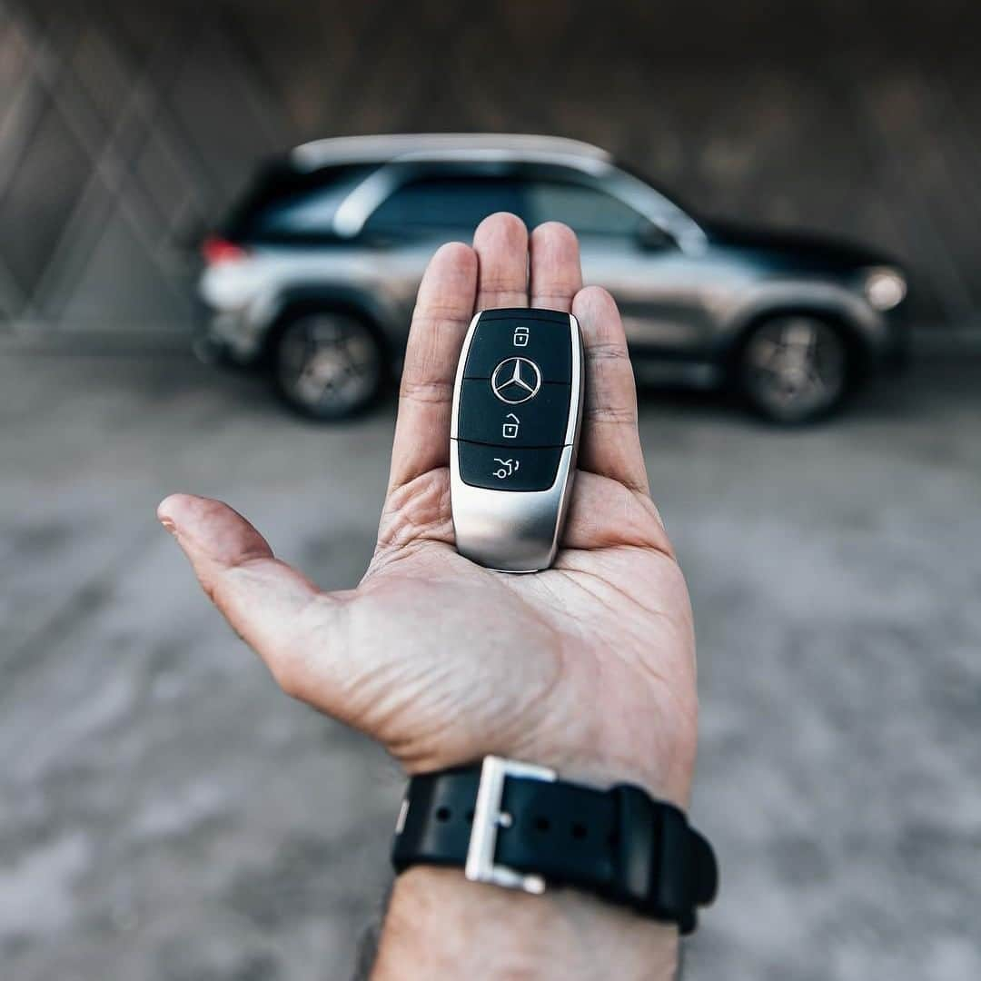 メルセデス・ベンツさんのインスタグラム写真 - (メルセデス・ベンツInstagram)「Ready for a Sunday drive. 🌟 Photo by @airmadrid with @manelori. . #MercedesBenz #GLE #⭐ #mbfanphoto #automotivedesign #automotivephotography #weekendvibes✌️ #sundaylove #mbcar」5月12日 15時00分 - mercedesbenz