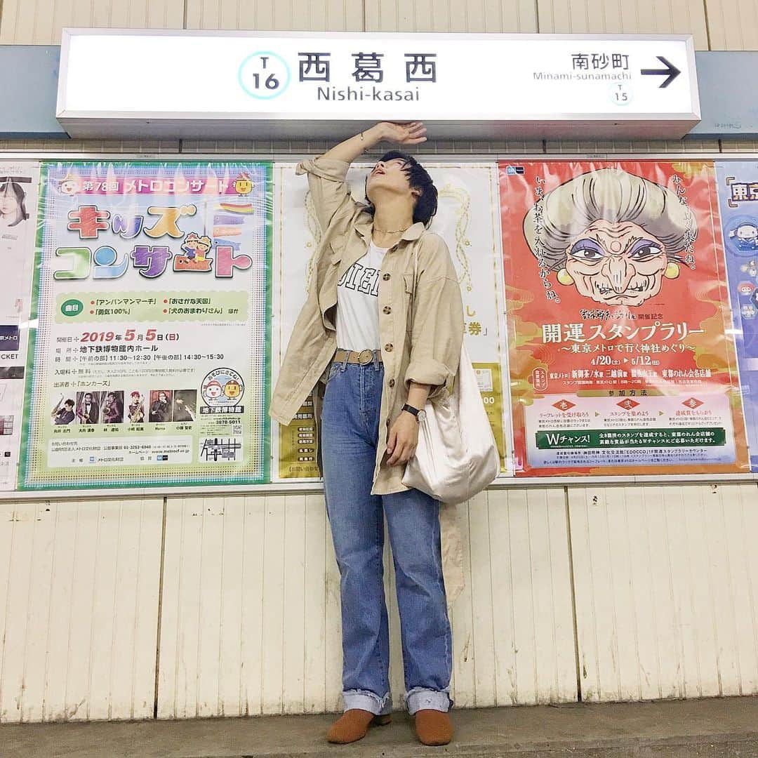 光永さんのインスタグラム写真 - (光永Instagram)「仕事で始めて西葛西駅に降りたった日のコーディネート。 西葛西って読めなくて、路線調べるとき「にしくずきりにし」って打ったよ☺️✨ 同じくらい最初読むの戸惑った駅は、馬喰横山(ばくろよこやま)駅だね！ . ジャケット：#forever21 ロンT：#ienaslobe パンツ：#AMIW ブーツ：#Nwith バッグ：#toneselectgoods  バングル：#danielwellington  時計：#mavenwatches  ネックレス：#moussy . ハイウエストデニムと首元広い白ティーで痩せ見えだね🥺 髪はアップスタイルにしました。 . . . #code #coordinate #outfit #ハイウエストデニム #ハイウエストストレートジーンズ #shortcut #黒髪ショート #ショートカット #ootd #데일리룩 #西葛西」5月12日 15時13分 - hinata_official__