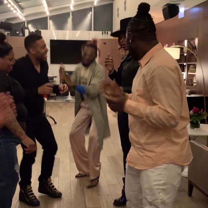 ジェニファー・ハドソンのインスタグラム：「West side percolator..... now why he gotta do all of that !! he see I barely got this lil move ! Hold up ! @wallybean1 bday celebration !」
