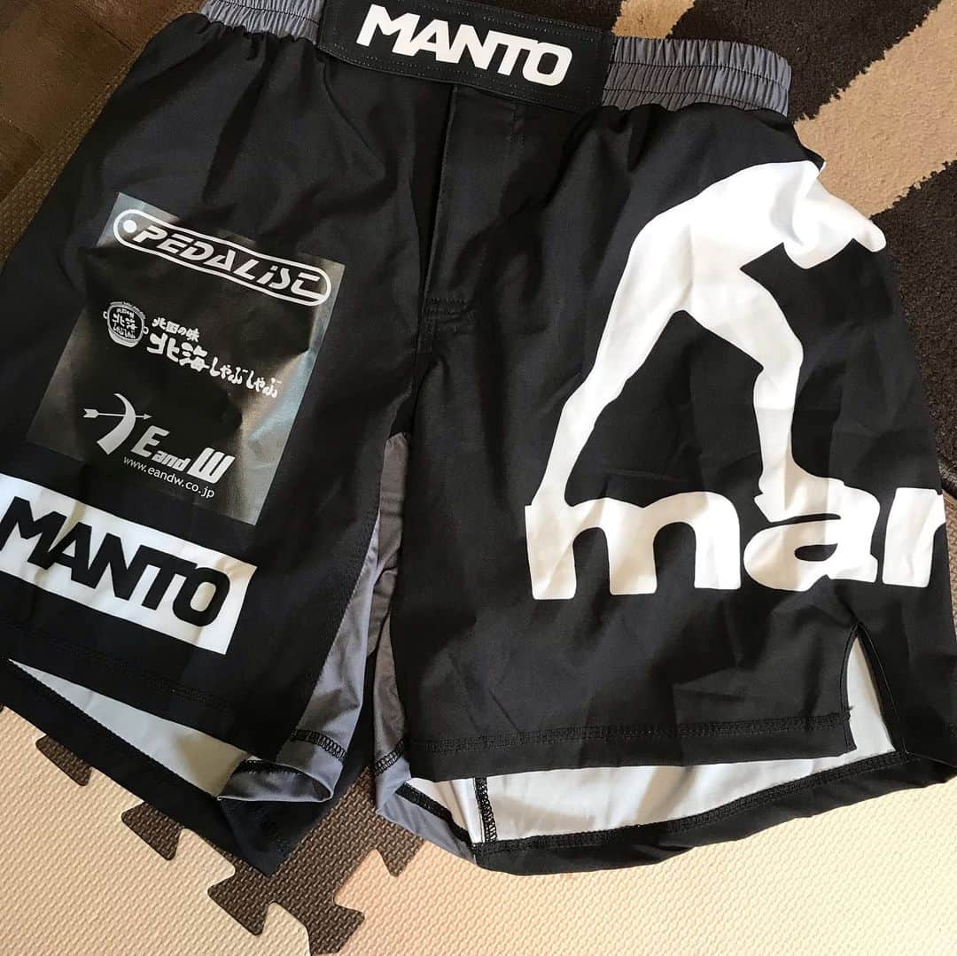 水垣偉弥さんのインスタグラム写真 - (水垣偉弥Instagram)「今回もパンツはMantoのパンツでーす！！ #Manto」5月12日 15時27分 - mizugakitufc