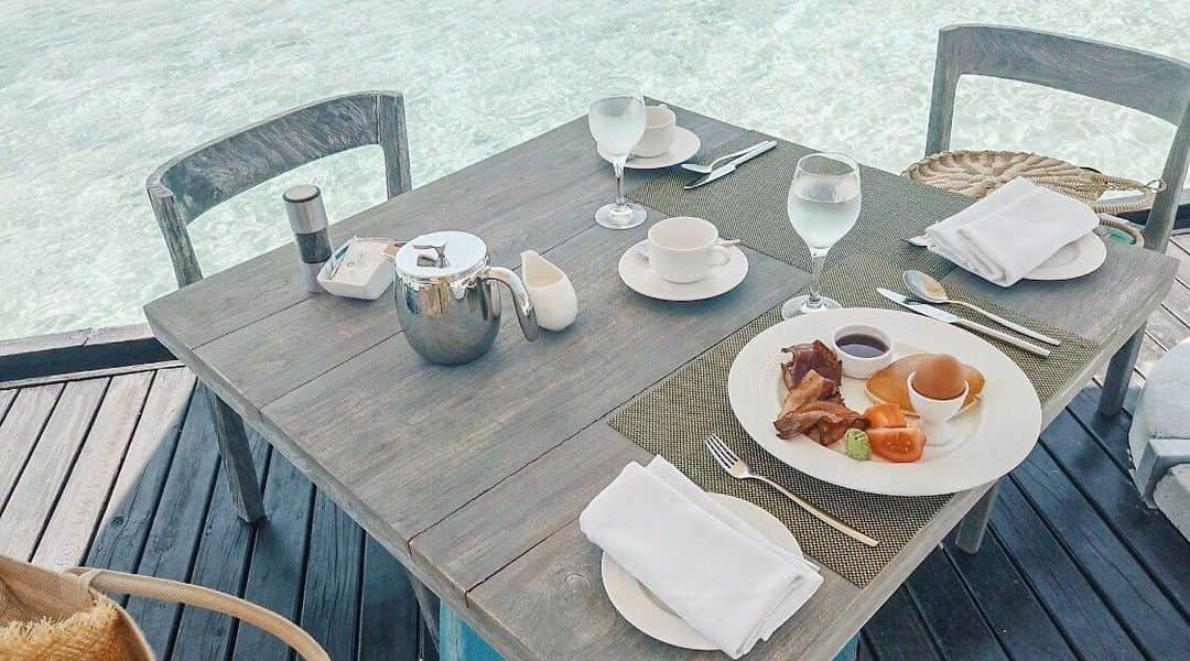 青田夏奈さんのインスタグラム写真 - (青田夏奈Instagram)「海が見える朝食の贅沢🥞 旅行中は朝から晩までしっかり食べるからだいたい太るw ・ ・ ・ ・ ・  #maldives#grandparkkodhipparu#grandparkkodhipparumaldives#genic_mag#girlstrip#trip#genic_travel#tabimuse#funtotrip#dearmuse_photo#tabijo#etretokyo#モルディブ#モルディブ旅行#大自然#女子旅#タビジョ#マイトリ#たびじょ#海外旅行#旅muse#旅好き#今だからできる旅#旅スタグラム#カメラ女子#旅好き女子#朝食#朝ごはん」5月12日 15時33分 - kana_aota