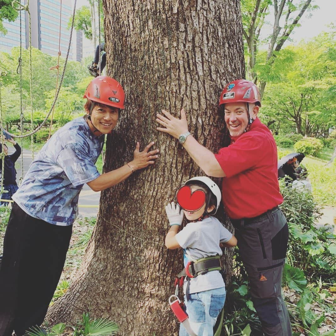 杉浦太陽さんのインスタグラム写真 - (杉浦太陽Instagram)「人生初のツリークライミング🧗‍♀️🌲 セイアも上手に登った〜！ 木の上、マジで感動！最高！！ #ツリークライミング #こんな世界があったなんて #親子で凄い景色を見た #感動 #みどりとふれあうフェスティバル」5月12日 15時48分 - sugiurataiyou_official