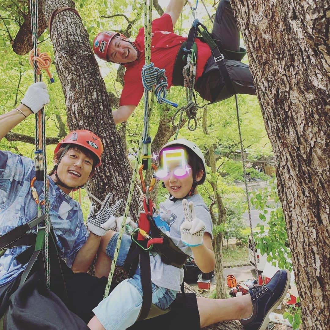 杉浦太陽さんのインスタグラム写真 - (杉浦太陽Instagram)「人生初のツリークライミング🧗‍♀️🌲 セイアも上手に登った〜！ 木の上、マジで感動！最高！！ #ツリークライミング #こんな世界があったなんて #親子で凄い景色を見た #感動 #みどりとふれあうフェスティバル」5月12日 15時48分 - sugiurataiyou_official