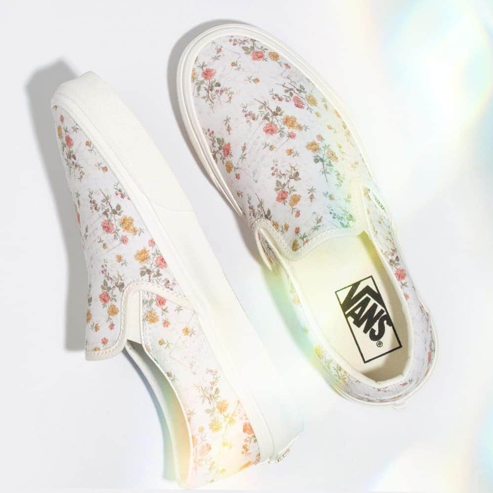 Vans Philippinesさんのインスタグラム写真 - (Vans PhilippinesInstagram)「Make this Mother's Day extra special for all the moms in your life by gifting her a pair of Vans Vintage slip-ons! #VansGirls #VansPhilippines」5月12日 15時58分 - vansphilippines