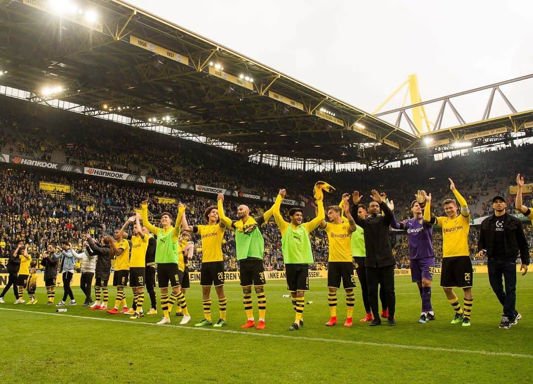 ボルシア・ドルトムントさんのインスタグラム写真 - (ボルシア・ドルトムントInstagram)「🖤💛 About yesterday ... 😍  #borussiadortmund #dortmund #bvb #bundesliga #bvbf95 #fortunadüsseldorf #düsseldorf #💛 #⚽️」5月12日 15時59分 - bvb09