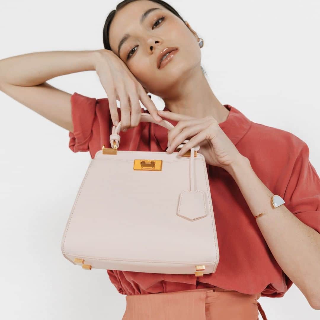 CHARLES & KEITHさんのインスタグラム写真 - (CHARLES & KEITHInstagram)「Keep the feminine vibes going when you finish your smart casual coral look with a powder pink push lock bag. Add our Red Jasper and Harlequin Opal semi-precious stone cuff bracelet to the mix and you're good to go. Tap to shop now.  #CHARLESKEITHOFFICIAL  Products featured: Semi-precious stone cuff bracelet and classic metal detail push lock bag」5月12日 16時00分 - charleskeithofficial