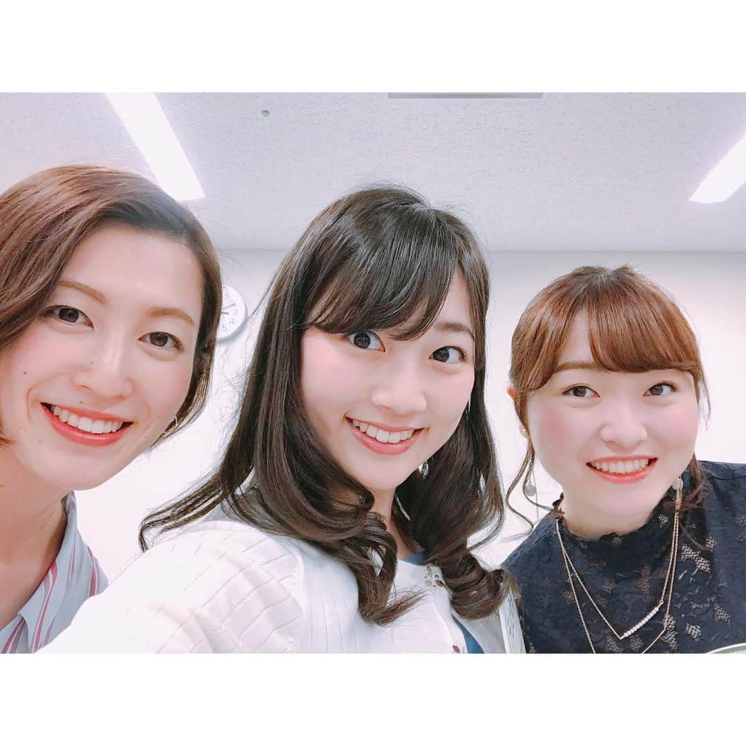 西﨑梨乃さんのインスタグラム写真 - (西﨑梨乃Instagram)「『全国好きな嫌いなアナウンサー大賞2019』見てくださったみなさん、ありがとうございました😊💕 . 映っている時間は短かったですが 友達や 見てくださった方に 見たよ！と連絡をいただけて とっても嬉しかったです☺️🎵 . ブログも更新しましたので ぜひご覧ください🌟 . 夢は大きく！ 頑張ります😆 . これからも 西日本放送をよろしくお願いします🙇‍♀️ . #西日本放送 #RNC #岡山 #香川 #日本テレビ #全国好きな嫌いなアナウンサー大賞2019 #アナウンサー大賞  #写真撮っていただきました #テレビ新潟 #松本亜美 アナ  #福井放送 #亀島愛永 アナ  #高知放送 #高橋生 アナ  #山口放送 #八木美佐子 アナ  #くまもと県民テレビ #井上千沙 アナ  #テレビ宮崎 #荒尾茉紀 アナ  #鹿児島読売テレビ #宮田玲奈 アナ  #長崎国際テレビ #藤田智子 アナ  #テレビ大分 #坂本くるみ アナ」5月12日 16時02分 - rino_nishizaki