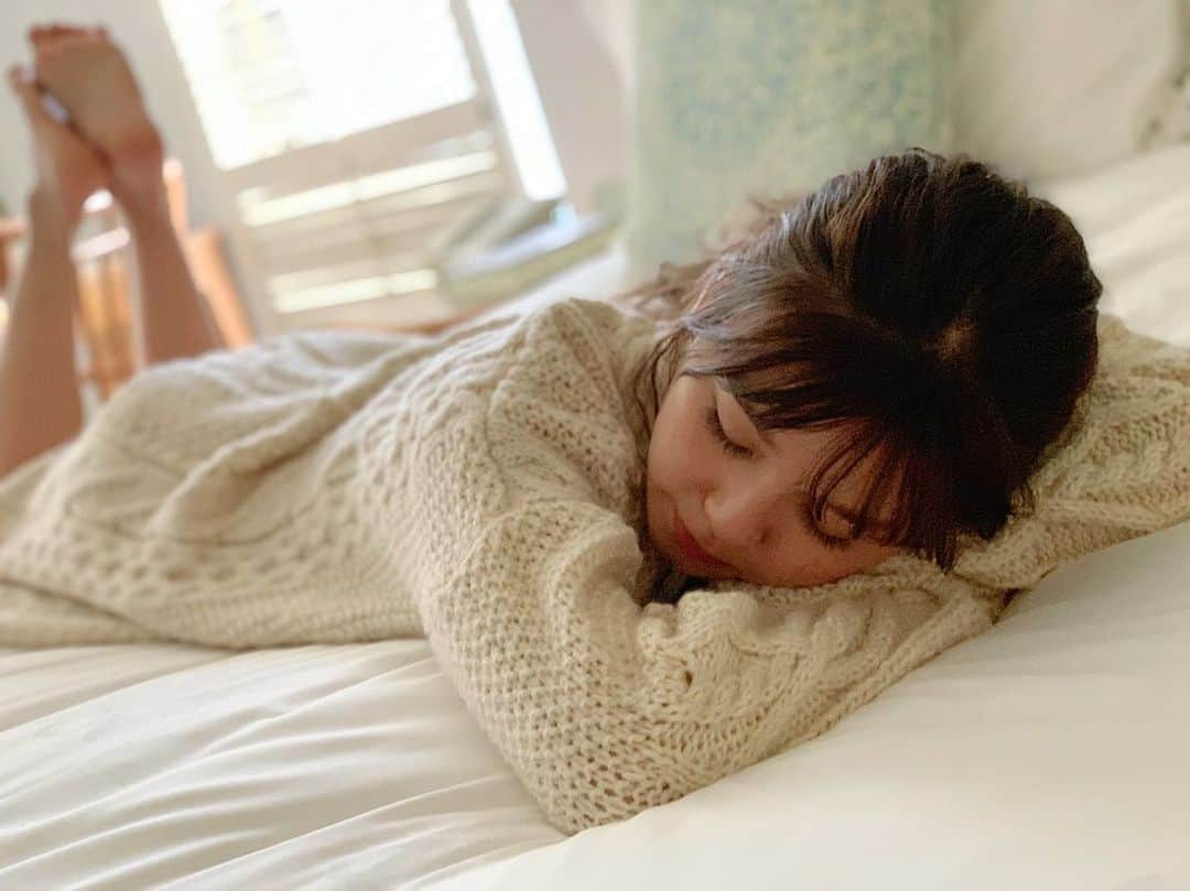 宇野実彩子さんのインスタグラム写真 - (宇野実彩子Instagram)「. MVでは #ハレクラニ のお部屋でも撮影させて頂きました🎬🌺🌴 ラナイから望むダイヤモンドヘッド＆ビーチビューにうっとりでした🏖✨ . #mint #Hawaii #うの旅 #発売まであと3日」5月12日 16時15分 - misako_uno_aaa