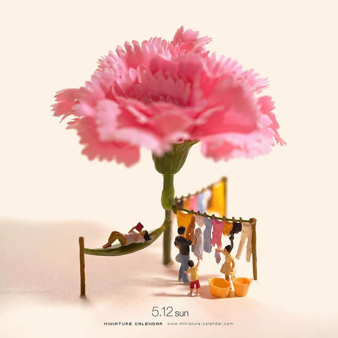 Design Milkさんのインスタグラム写真 - (Design MilkInstagram)「Happy Mother’s Day! \\\ #miniatureart by @tanaka_tatsuya」5月12日 16時08分 - designmilk