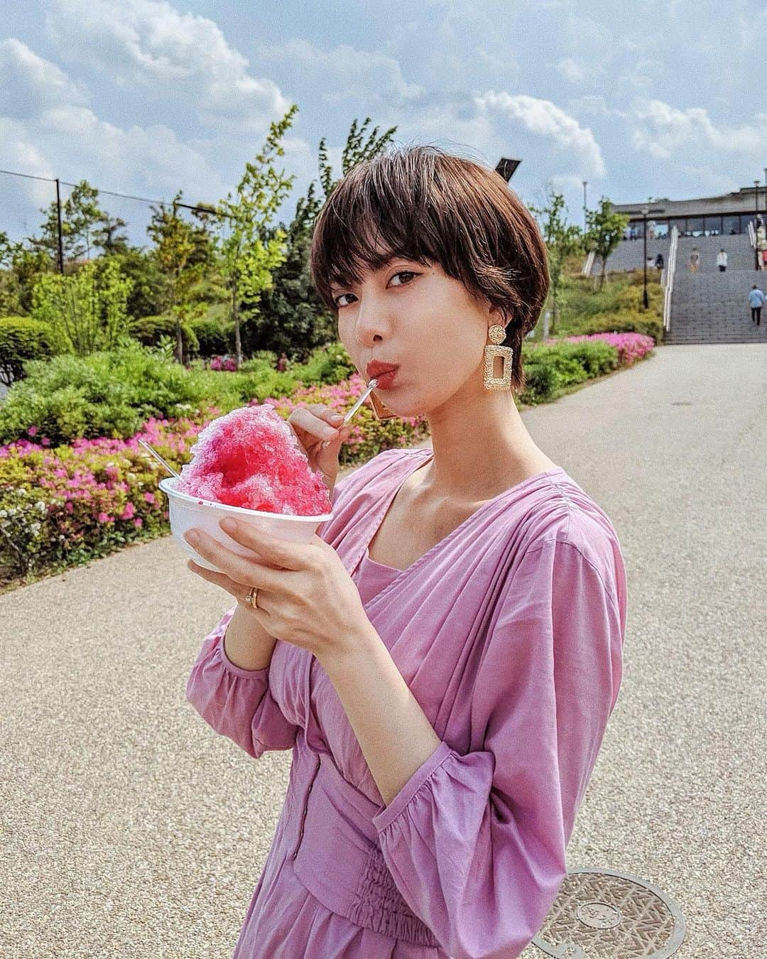 ソンイさんのインスタグラム写真 - (ソンイInstagram)「🌈🍧かきごおりすと🍧🌈 昔ながらのシロップのかき氷は断然いちご派🍓🍧 お家でだと牛乳に少しいちごシロップ入れて飲むのが好き🍓🥛 メロンシロップは炭酸水に入れてお手軽メロンソーダにしたり🍈🥤🤤 #かき氷 #かきごおりすと」5月12日 16時27分 - sunwei1013