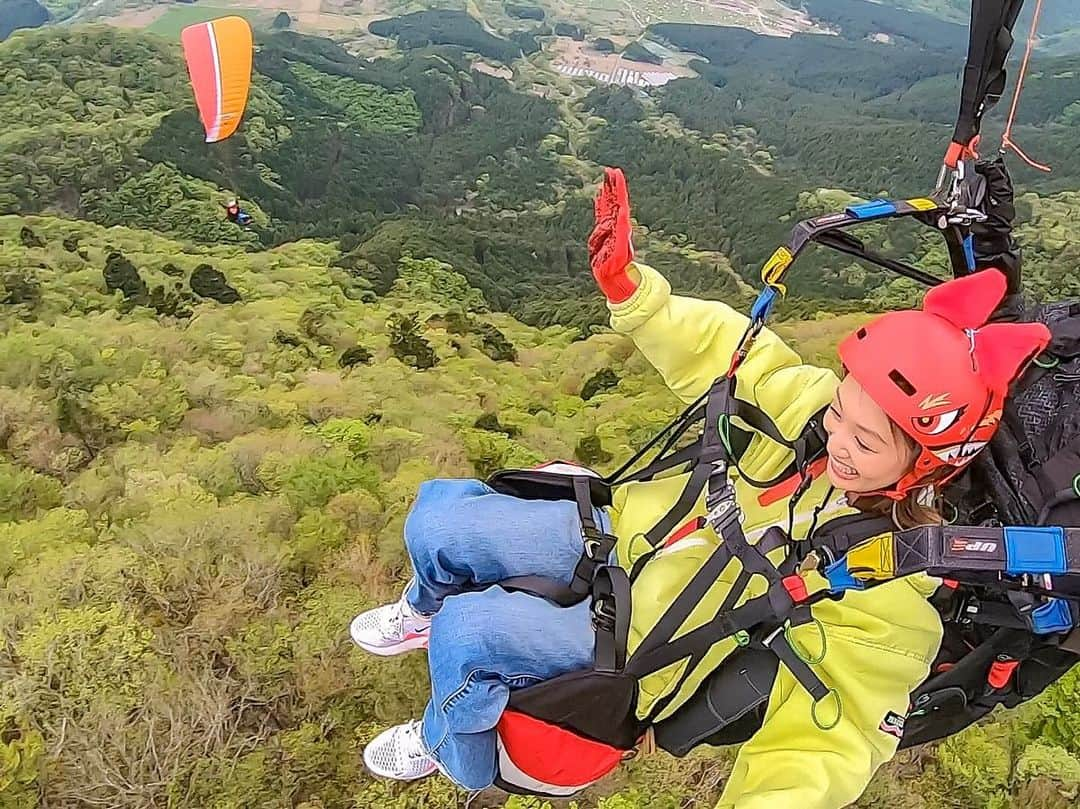 近藤あやさんのインスタグラム写真 - (近藤あやInstagram)「GoPro片手に空の旅！🎈😋 . プライベートで、アクティ部な友人たちと #パラグライダー してきた🎈😎🌈 天気良かったのにちょーど富士山に雲がかっちゃって惜しいわーー😂✊✊🎈 また、お天気いい日にリベンジすっぞっ👀✊⛰✨✨ . #GoPro #HERO7 #ゴープロ #gopro片手にどこへでも 🌈🌈」5月12日 16時30分 - doraemontoaya