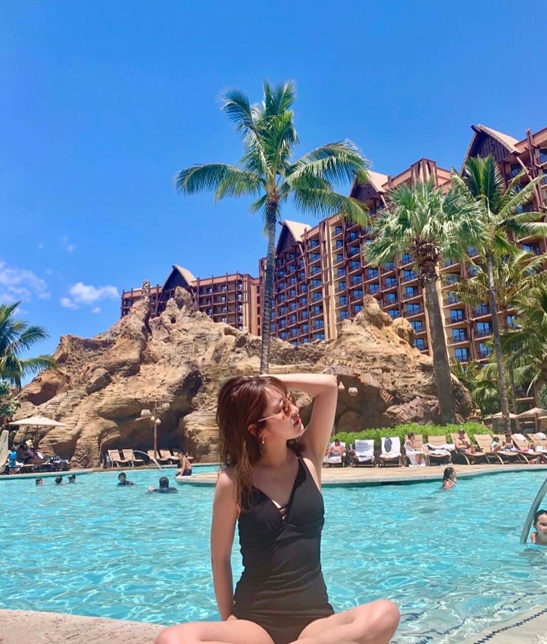 のインスタグラム：「ハワイにて。 少しずつ更新していくね✨ . まずはアウラニディズニー！ 行きたかったところ🌴 📍#アウラニディズニー #ハワイ . 👙#ootd @peakpine_official @riberce__beachwear . #アウラニディズニーリゾート #ディズニー #ハワイ旅行 #プール #ビーチコーデ  #女子旅 #ハワイ旅 #リゾート#プールサイド #aulanidisneyresort#aulanidisney #peakpine #riberce #defilious」
