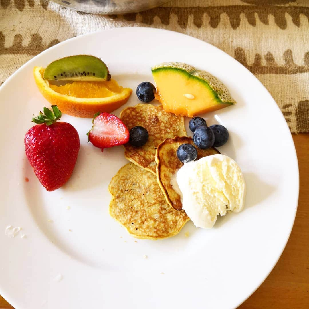 ミンナ・ニッカネンさんのインスタグラム写真 - (ミンナ・ニッカネンInstagram)「Our breakfast today 🥰 Happy mothers day too 🌺🙂」5月12日 16時50分 - minna_alitalo