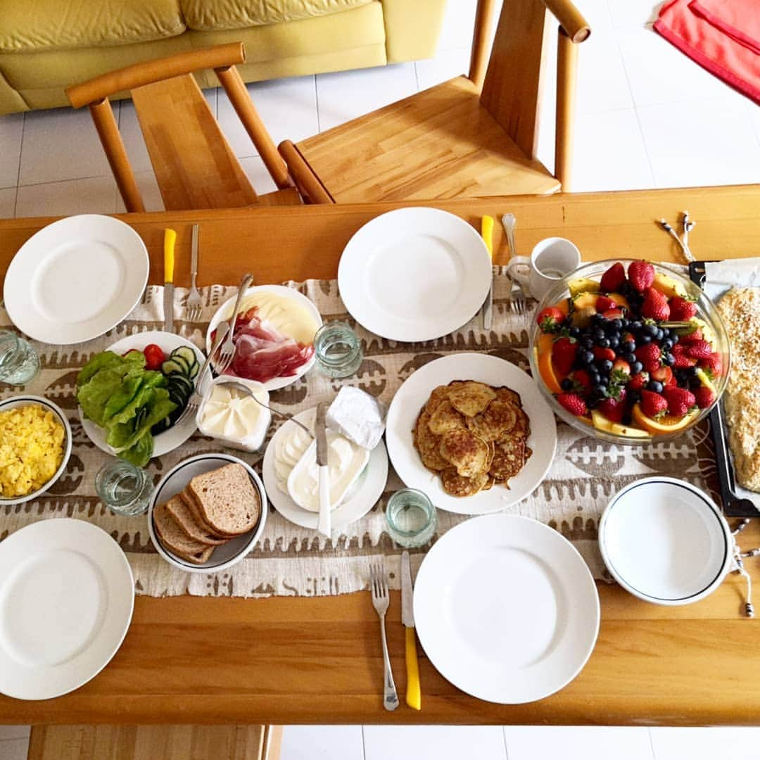 ミンナ・ニッカネンさんのインスタグラム写真 - (ミンナ・ニッカネンInstagram)「Our breakfast today 🥰 Happy mothers day too 🌺🙂」5月12日 16時50分 - minna_alitalo