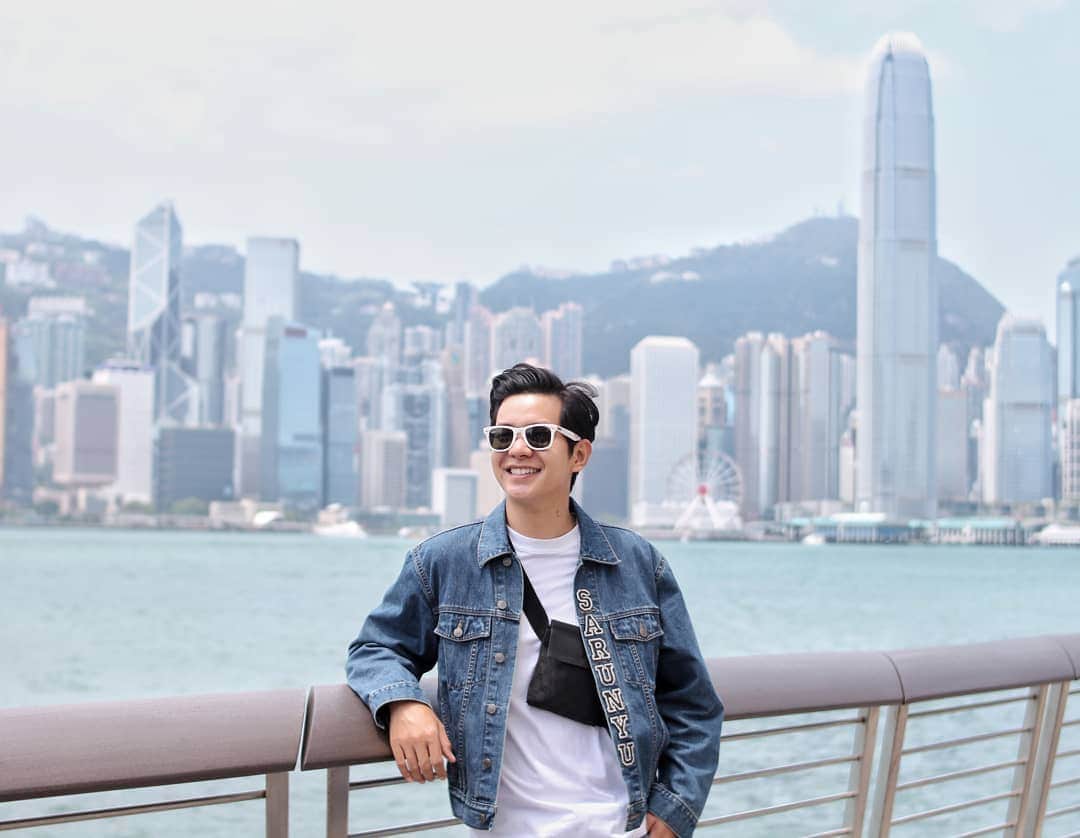アイス・サランユーのインスタグラム：「ฟ้าสวย คนไสย ใน HK วันนี้ 18:30 อย่าลืมดู #theduetร้องล่าคู่ 18:30 ช่อง #one31 #icesarunyuaroundtheworld  #hongkong」