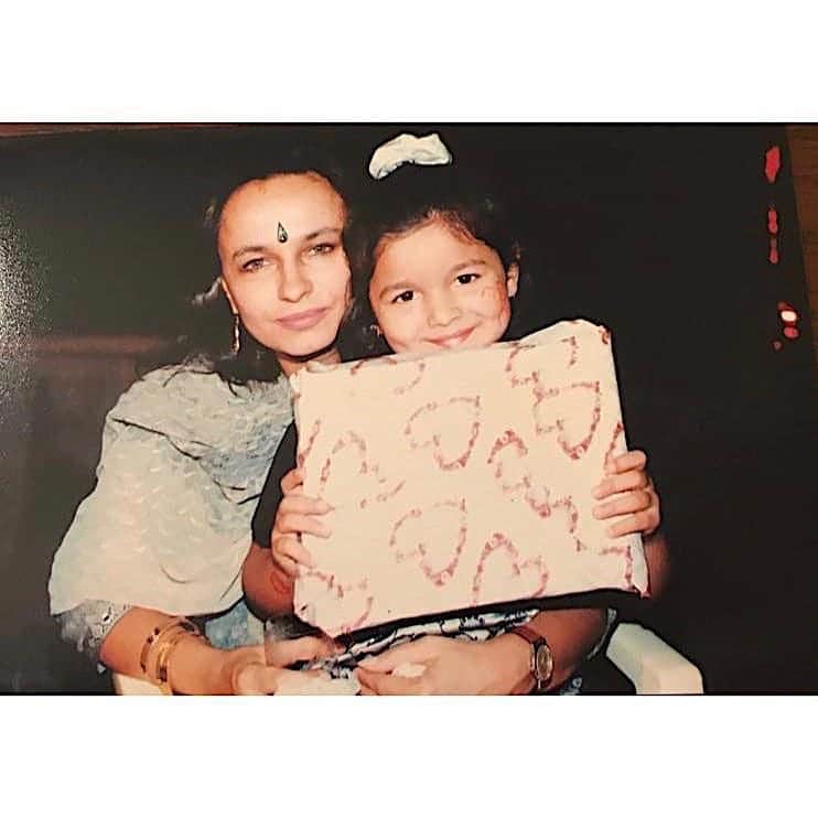 アリア・バットのインスタグラム：「My happy place.. 👩‍👧love you mama 🌞🌞❤ @sonirazdan」