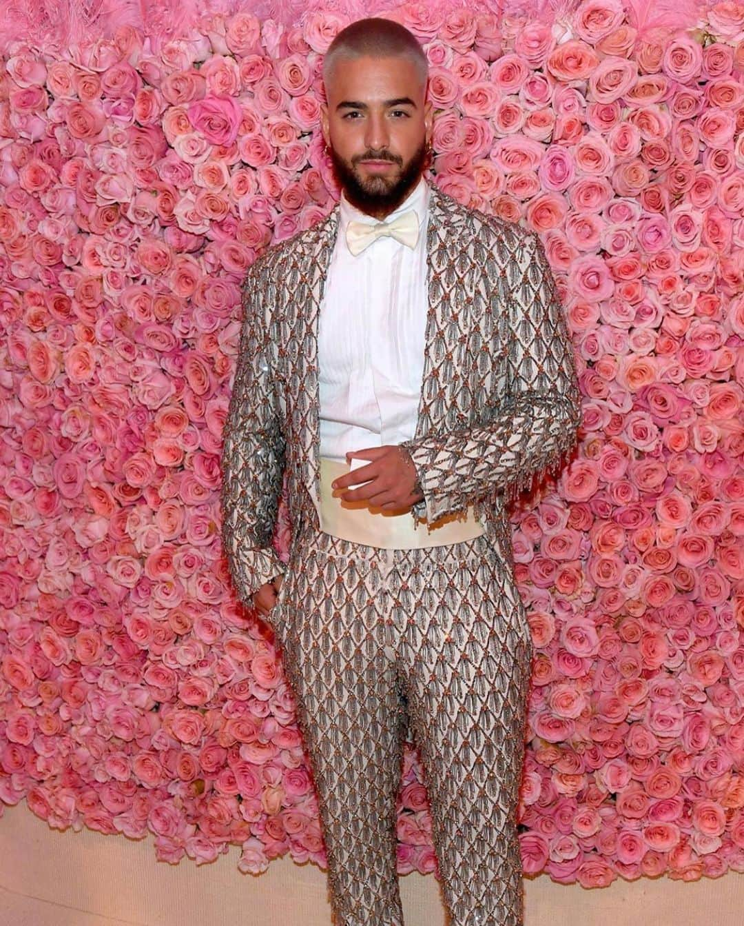 Moschinoさんのインスタグラム写真 - (MoschinoInstagram)「#Repost @voguehommes ・・・ #MetGala2019: @Maluma dazzles in @Moschino by @ItsJeremyScott... One, Two, ay ay ay! #maluma #moschino #jeremyscott #metball #metgala #metcamp」5月12日 16時58分 - moschino