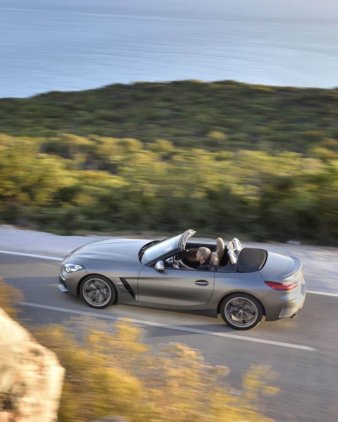 BMWのインスタグラム：「The definition of true freedom: you, the open roads and the endless sky. The BMW Z4. #BMW #Z4 __ BMW Z4 M40i: Fuel consumption in l/100 km (combined): 7.4 - 7.1. CO2 emissions in g/km (combined): 168 - 162. The values of fuel consumptions, CO2 emissions and energy consumptions shown were determined according to the European Regulation (EC) 715/2007 in the version applicable at the time of type approval. The figures refer to a vehicle with basic configuration in Germany and the range shown considers optional equipment and the different size of wheels and tires available on the selected model. The values of the vehicles are already based on the new WLTP regulation and are translated back into NEDC-equivalent values in order to ensure the comparison between the vehicles. [With respect to these vehicles, for vehicle related taxes or other duties based (at least inter alia) on CO2-emissions the CO2 values may differ to the values stated here.] The CO2 efficiency specifications are determined according to Directive 1999/94/EC and the European Regulation in its current version applicable. The values shown are based on the fuel consumption, CO2 values and energy consumptions according to the NEDC cycle for the classification. For further information about the official fuel consumption and the specific CO2 emission of new passenger cars can be taken out of the „handbook of fuel consumption, the CO2 emission and power consumption of new passenger cars“, which is available at all selling points and at https://www.dat.de/angebote/verlagsprodukte/leitfaden-kraftstoffverbrauch.html.」
