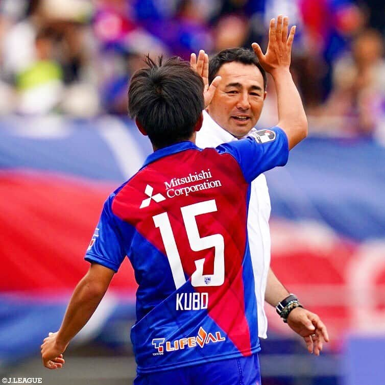 Ｊリーグさんのインスタグラム写真 - (ＪリーグInstagram)「.﻿ #久保建英 選手、今シーズンリーグ戦﻿ 初ゴール😊⚽️✨﻿ ﻿ ﻿ 🏆 #明治安田生命Ｊ１リーグ　第11節﻿ 🆚 #FC東京vs #ジュビロ磐田﻿ 🔢 1-0﻿ ﻿ #Ｊリーグ﻿ #jleague﻿ ﻿ #fctokyo #tokyo﻿ #長谷川健太 #監督﻿ #久保くん #takefusakubo  #goal #win #ゴール #goal﻿﻿﻿ #かっこいい ﻿#カッコいい ﻿ ﻿ #サッカー #soccer #football﻿ #soccerphotos #soccerphoto ﻿﻿﻿﻿ #soccerplayers ﻿﻿﻿﻿ #ハイタッチ #はいたっち #ハイタッチ🤚  #⚽️ #🙌 #💙❤️ #🔵🔴」5月12日 17時04分 - jleaguejp