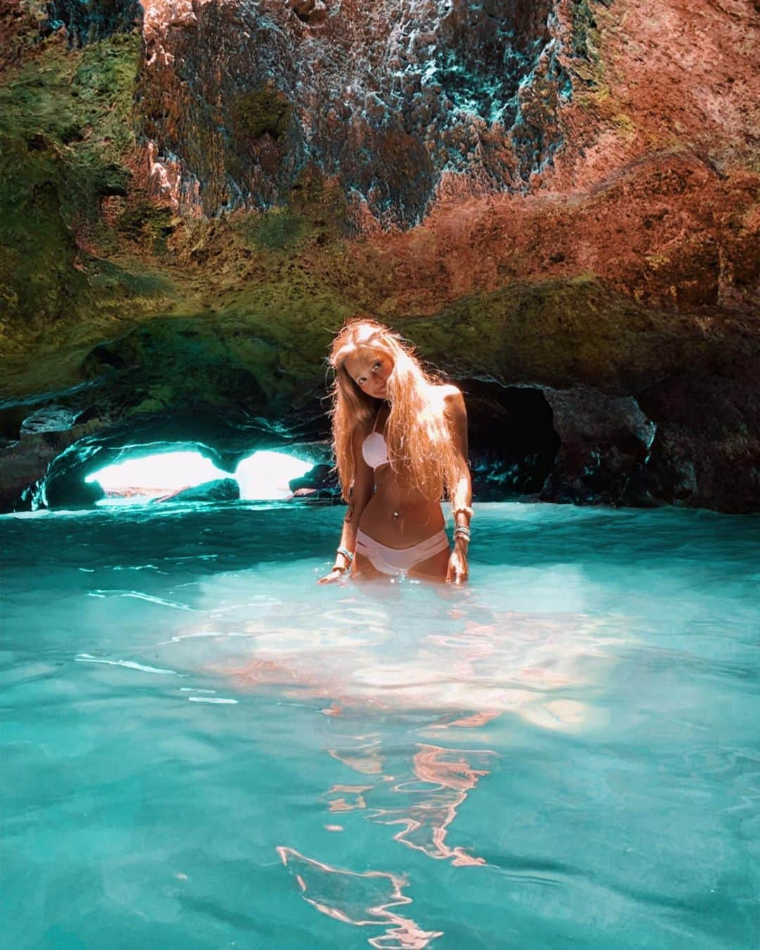 ユミ さんのインスタグラム写真 - (ユミ Instagram)「📍Mermaid caves 🐋🧜🏽‍♀️﻿ I was born here😂😂🌸🌺🌈🌊🐚💕 ﻿ナナクリビーチそばにある神秘の場所マーメイドケイブ💋 ﻿ #mermaid#mermaidcaves#beautiful#view #awesome#Hawaii#Hawaiian#islandlife」5月12日 17時16分 - yuminchu1029