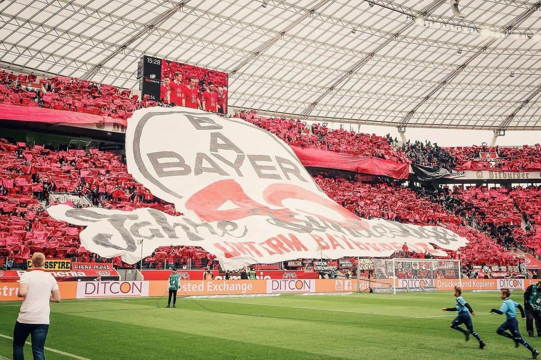 バイエル・レバークーゼンさんのインスタグラム写真 - (バイエル・レバークーゼンInstagram)「🖤❤️ #40JahreBundesliga #B04S04 #Bundesliga #Bayer04 #Werkself」5月12日 17時11分 - bayer04fussball