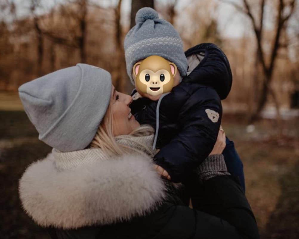 のインスタグラム：「Du bist die beste Mama für unseren kleinen Schatz 😍 die es gibt😘 Was du täglich für uns machst würde ich niemals schaffen. Ich bin der glücklichste Mann auf der Welt, weil ich dich an meiner Seite habe😃 ich liebe dich über alles ❤️ #mamaistdiebeste #ohnedichläuftnichts #bestefrauderwelt」