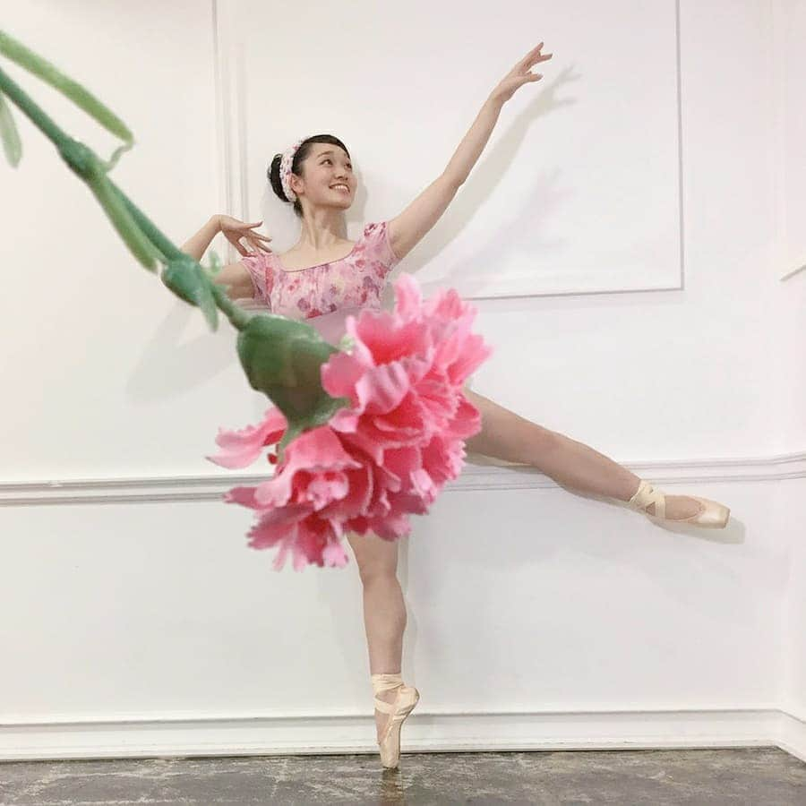 松浦景子さんのインスタグラム写真 - (松浦景子Instagram)「Mother's Day👩Ballerina①Pink💗  いつもありがとう。 🌼🌷🌺🌸🌹💐💮🥀🏵️ #バレエ大好き#pinkteen_girls #母の日#母の日プレゼント #母の日のプレゼント #母の日ギフト #母の日製作  #mothersdaygifts #mothersday2019 #母の日🌹#母の日💐 #mothersdaydance#吉本新喜劇#新喜劇 #よしもと新喜劇 #松浦景子#松浦景子バレエ #pointshoes#balletshoes #バレリーナ#バレエ#バレエダンサー#女芸人#芸人#お笑い芸人 #バレエ芸人#バレリーナ芸人 #balletpost#balletgirl#balletlover」5月12日 17時24分 - pinkpinks13