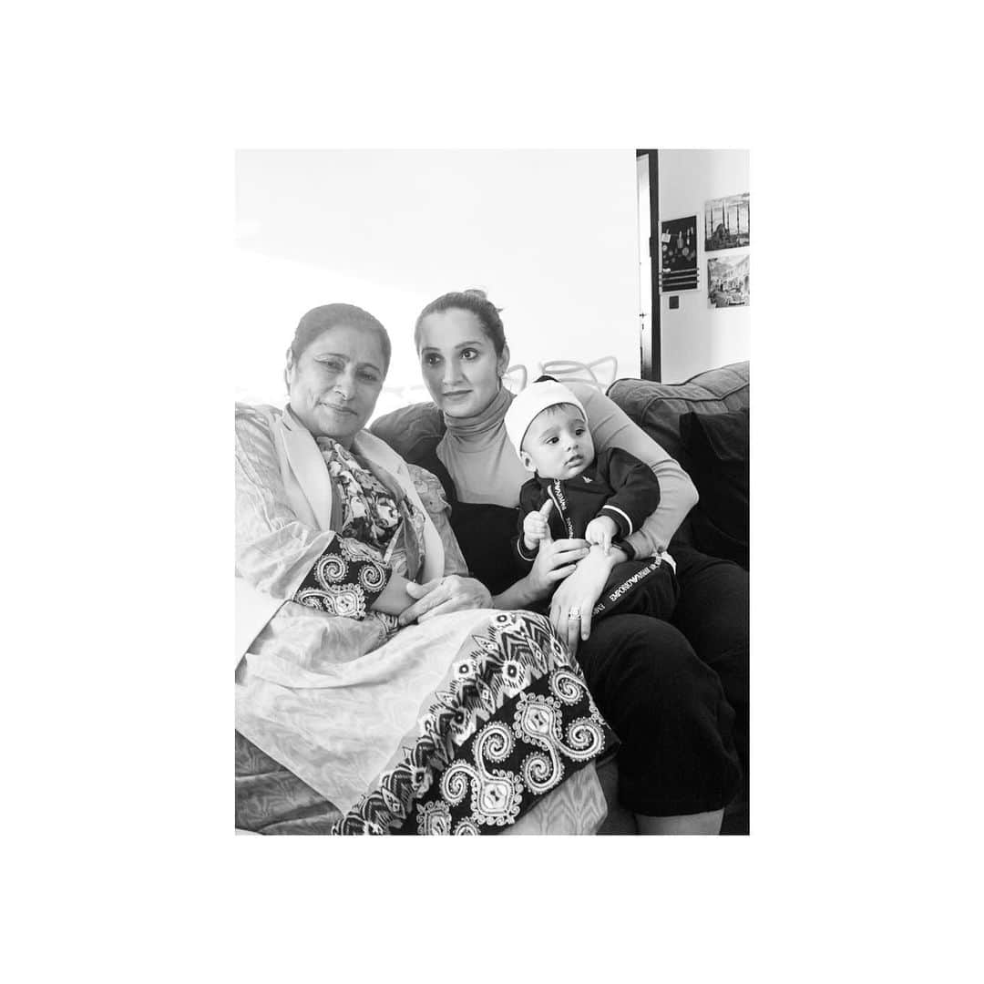 サニア・ミルザさんのインスタグラム写真 - (サニア・ミルザInstagram)「Happy Mother’s Day Mumma ... We are because of you ❤️ @nasimamirza」5月12日 17時31分 - mirzasaniar