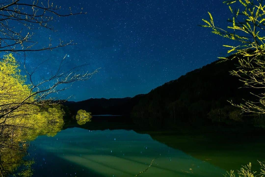 山人さんのインスタグラム写真 - (山人Instagram)「新緑と満天の星と静寂。なんて贅沢な夜。  Spring greenery, starry sky and silence.  #新緑 #萌木色 #西和賀町の春 #春カラー #星空 #子守唄 #星座分析 #天体観測 #温泉宿 #岩手の温泉 #温泉旅行 #貸切露天風呂 #パノラマビュー #大自然 #美味しい空気 #山人 #yamado #日本一の東北へ #旅に出よう #散步 #爽快 #迫力満点 #大自然 #綺麗 #美丽 #西和賀 #日本 #旅行 #岩手 #iwate #東北」5月12日 17時43分 - yamado.official