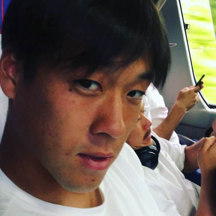 林彰洋のインスタグラム：「お隣矢島反省の弁🤲 @kiichi.23  児玉 ウインク😉 @tsuyoshikodama_official  ディエゴ メチャツカレタ😩 @diegoqoliveira  #動画 #ナイス勝利 #fctokyo」