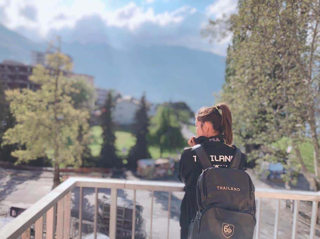 ヌットサラ・トムコムさんのインスタグラム写真 - (ヌットサラ・トムコムInstagram)「Here I come !🇨🇭🇨🇭🇨🇭 #nootsara13  #volleyballthailand  #montreuxvolleymasters2019」5月12日 17時47分 - nootsara13