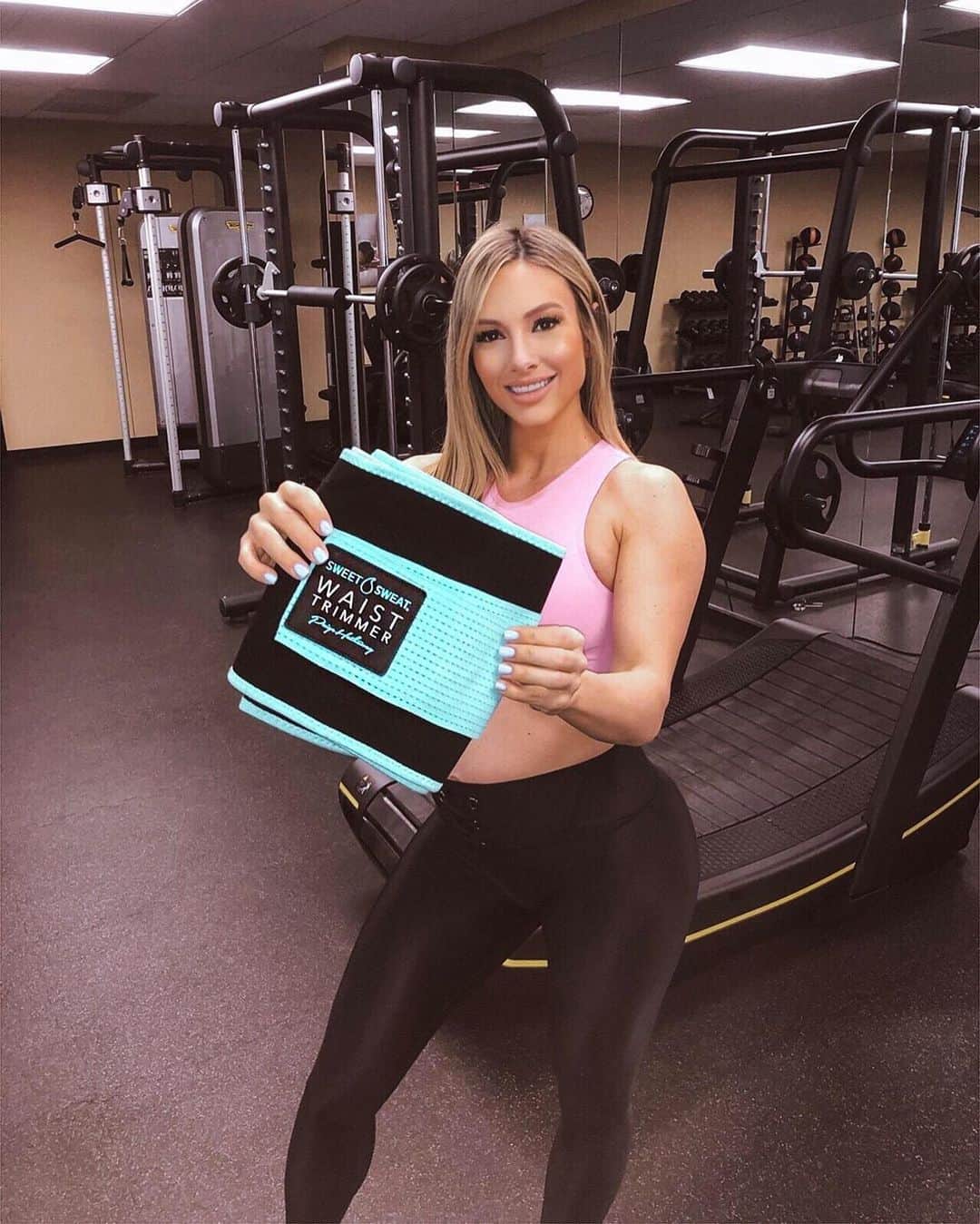 Paige Hathawayさんのインスタグラム写真 - (Paige HathawayInstagram)「💕 MOTHERS DAY GIVEAWAY 💕 Happy Mothers Day! 💐 To celebrate, I’m choosing 2 lucky winners to win my Limited Edition Waist Trimmer! . HOW TO ENTER: 1️⃣ Follow @sweetsweat  2️⃣ Like this post  3️⃣ Tag a friend in the comments below.👇🏽 (The more people you tag the higher chance of winning!) . Contest ends Tuesday 4/14/19 open to U.S. residents only. Must be 18+ or older to enter. Winners will be contacted via private message or announced in Stories. Contest is not affiliated with Instagram. Good Luck everyone! 😙😘 . #PaigeHathaway #SweetSweat #MothersDay #Giveaway」5月13日 4時39分 - paigehathaway