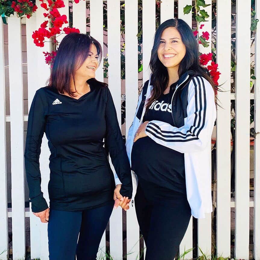 ロック&リパブリックのインスタグラム：「Three stripes. Three generations. Three times the love. Happy #mothersday to our fitspiration @shutthekaleup and the strong mamas who keep it going every day. 💪🌺 Tap to find @adidas looks for you and Mom. #Kohls」