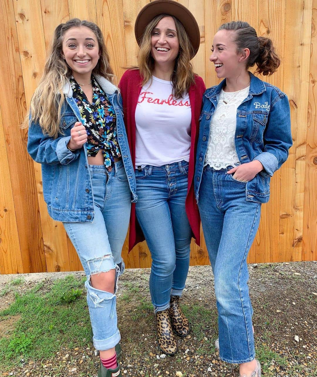 Brooklyn and Baileyさんのインスタグラム写真 - (Brooklyn and BaileyInstagram)「Happy Mother’s Day to our triplet! This woman is a super hero... between raising 6 kids while building her own business from the ground up to writing her own parenting book and completely killing it in that field, we couldn’t be more proud. She is such a great role model for us. Happy Mother’s Day!!」5月13日 3時17分 - brooklynandbailey