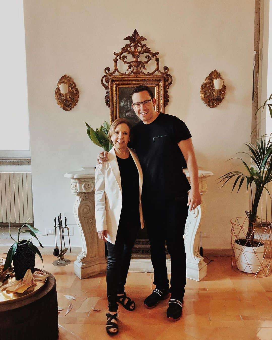 ティモシー・サイクスのインスタグラム：「Happy Mother’s Day to my mom, the absolute best mom in the world who I literally owe everything to! She worked so hard and sacrificed so much to raise me right so it’s my goal every day to be the most honest, hard-working and caring man that she taught me to be. I’ve been so blessed in my life and while I’m grateful for it all, it’s my proudest accomplishment of all to be able to treat my mom and dad to the life they deserve after all the incredible things they have done for me over the years and now so many of our students too (many people don’t know this, but my mom, dad and I are a family business)! I love you soooooo much mom, thank you for who you are and everything you’ve done for me and taught me, you truly are the best and I’ll always try to make you proud! Love, Tim #happymothersday #ilovemymom #jewmoms」