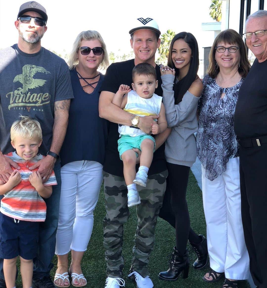 ロブ・ディアデックのインスタグラム：「Happy Mother’s Day to all the Dyrdek Mothers! Thank you to my amazing mother @patdyr for creating me an giving me the freedom to chase my dreams. To my sister @dyrdeklunsford who is the greatest mother Mason could ever wish for .💐💐💐💐💐💐💐❤️❤️❤️❤️」